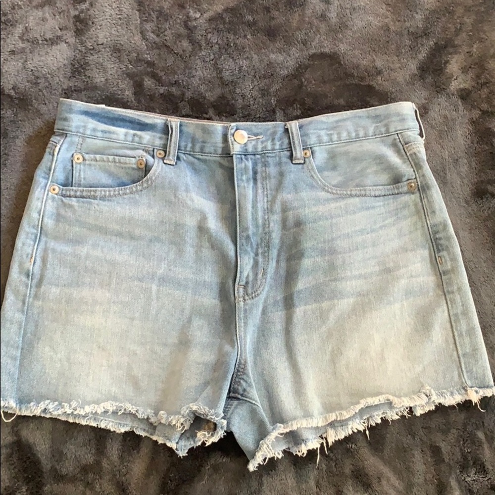 American Eagle Denim Distressed Mom Shorts 3” inch